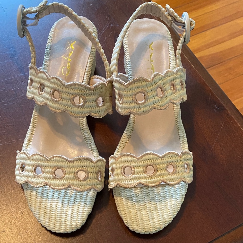 XYD Woven Scallop-Strap Sandals in Light Cream